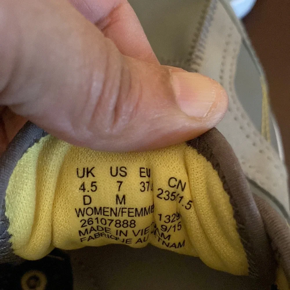 NWOT Clarks Sneakers - Picture 6 of 6